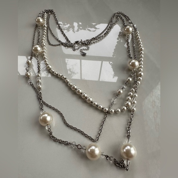 Vintage-Inspired Three-Strand Silver Tone Clear Beads & Faux Pearls Necklace - Picture 3 of 6